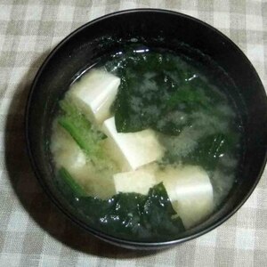 豆腐とほうれん草の味噌汁